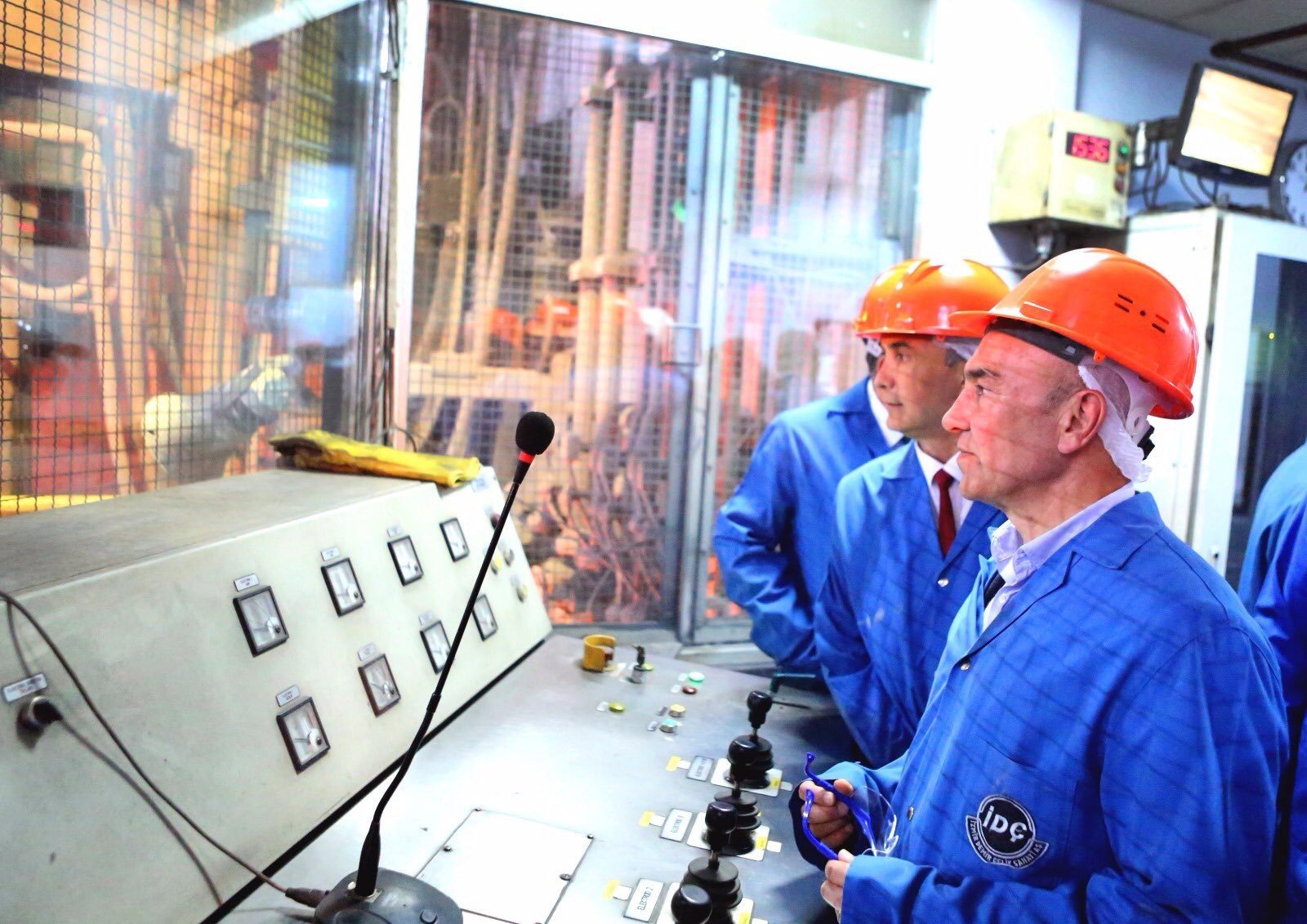 tunc soyer on twitter bugun izmir demir celik fabrikasi ni ziyaret ettim iscilerimizle yemek yedik uzun bir sohbet gerceklestirdik sizin icin sizinle birlikte en iyisini yapacagiz tum izmir demir celik ailesine cok tesekkur