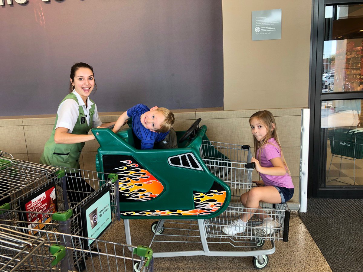 LevelTalentGrp's tweet photo. Krista, T-Michael, Kyleigh, Kathryn, and Bill on set with Publix! Fabulous job everyone! 👏👏 #LevelTalentGroup #TeamLevel #Booked #Publix https://t.co/BhDY6MItQ4