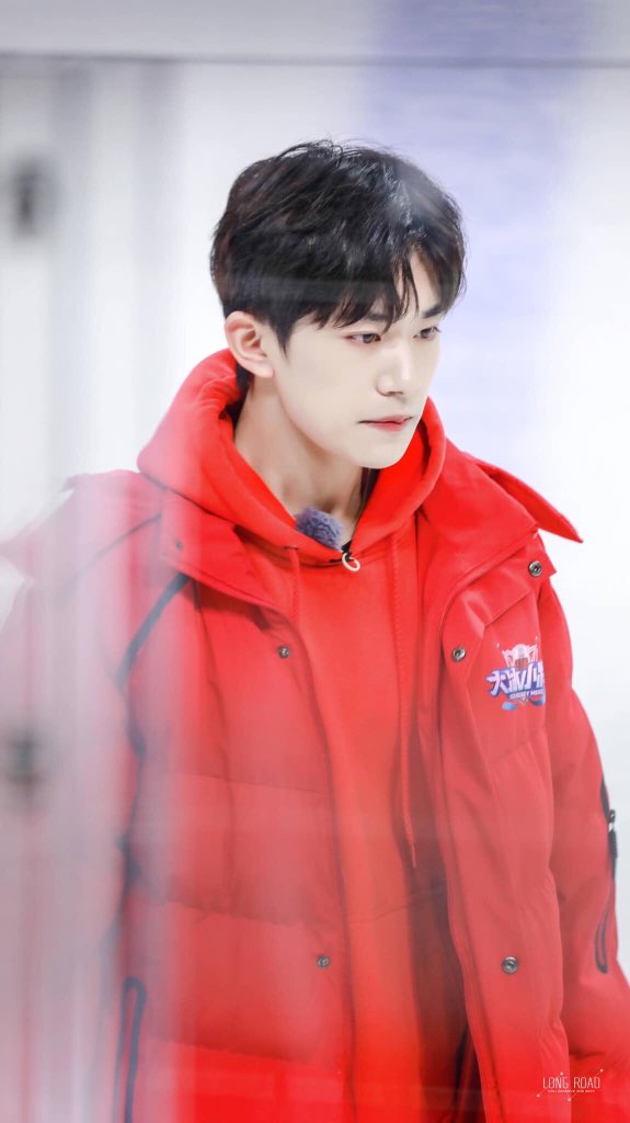 Hamin_Shin's tweet photo. Đẹp quá lại phải tweet =))))) 👑🎁❤️
#jacksonyi #1128 https://t.co/3Cwa42ui8h