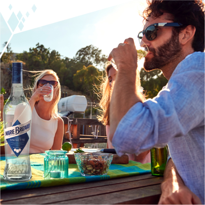 Marie Brizard te ofrece el acompañamiento perfecto para todos los momentazos de terraza que están a punto de llegar.

#MarieBrizard #cóctel #CocktailLovers #SeLicurioso #LIQUEURIOUS #Primavera #DareToPair #Terraceo #Terrazas