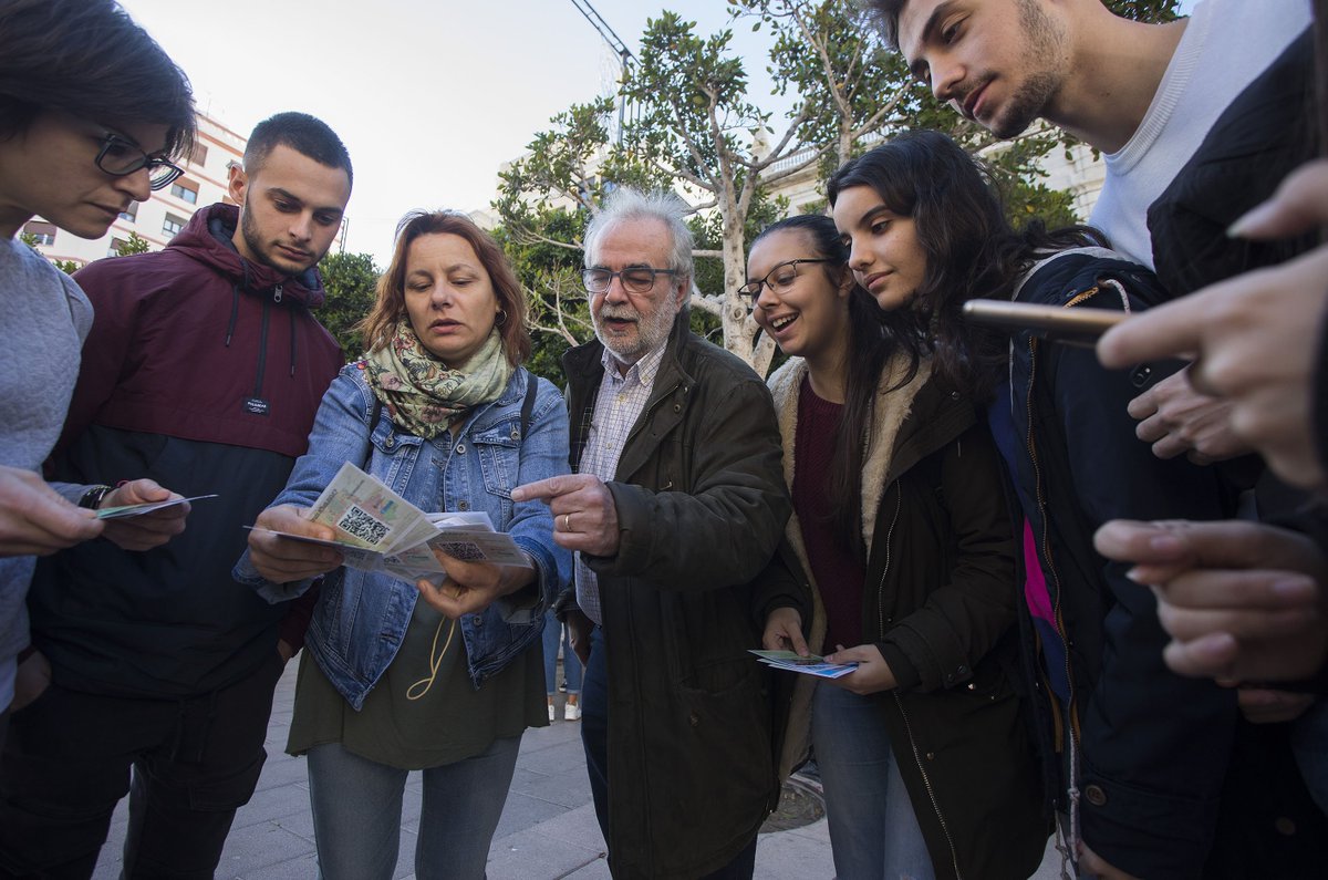 LevanteEducacio's tweet photo. 📲#Castelló ha acogido por cuarto año consecutivo la #Castellonada, la gincana que pone a prueba el conocimiento de los jóvenes sobre las app y redes sociales con fines educativos Participaron un millar de estudiantes https://t.co/i1leNQpdI0 por @LevanteCastello #CSada19 https://t.co/lP7JHlVDB0