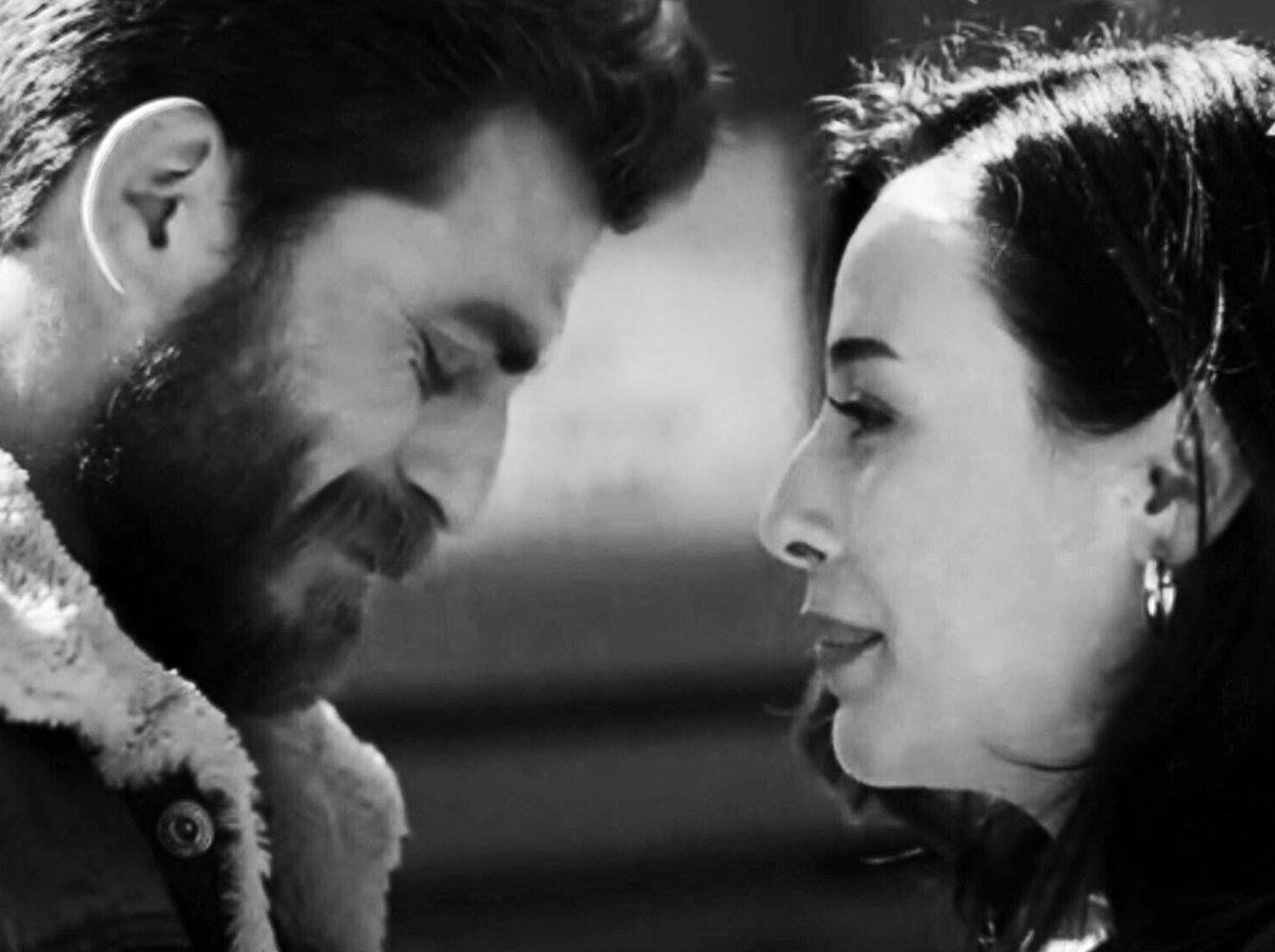 kingbutmad's tweet photo. Kızarmış gonca gül gibi yüzlerin🌹 
Şah-ı Gülistan'dan güzelsin güzel...
Bir sahneye bir türkü anca bu kadar güzel yakışabilirdi. Çok güzelsiniz çoook🌹 
#söz #nazat #ilaydaıldır #erenvurdem https://t.co/kh0mHcj21V