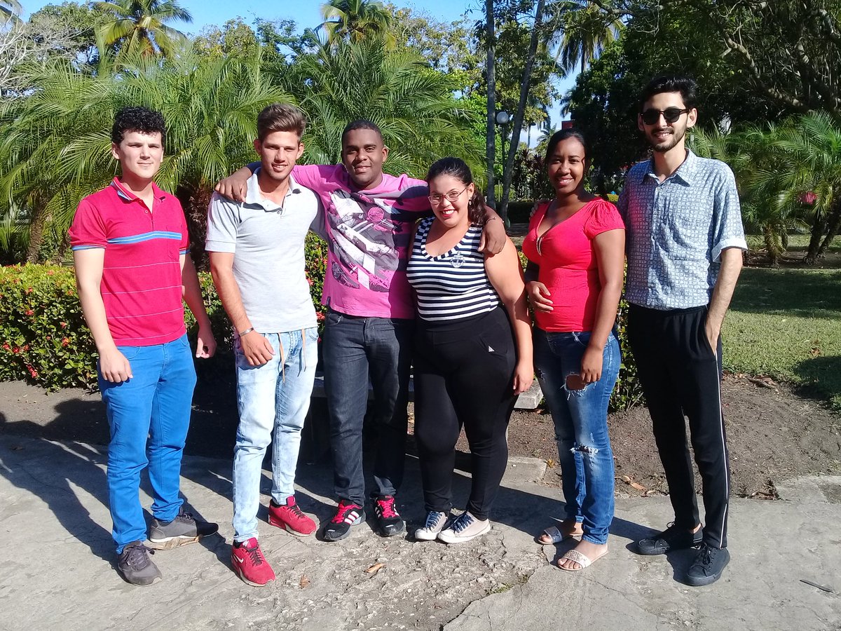 Emotiva despedida en la Dirección de Internacionalización de <a href="/UCLVCU/">UCLV 🇨🇺</a> por parte de la dirección institucional y la <a href="/FEUUCLV/">FEU-UCLV 🇨🇺</a> a los 5 estudiantes que parten este domingo a desarrollar una pasantia en <a href="/udelasoficial/">UDELAS Universidad</a> <a href="/utppanama/">UTP Panamá</a> y U. de #Panama <a href="/osanamoleriop/">Osana Molerio Pérez</a> <a href="/CubaMES/">MES</a> <a href="/RedFORINT/">FORINT</a>