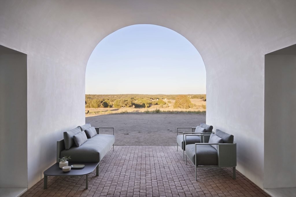 Le printemps arrivent et avec lui les nouvelles collections outdoor. 
Focus sur les créations et collaborations qui vont marquer la saison.
bit.ly/2XQmI0C

#design #intramuros #intramurosmag #interiordesign #decoration #architecture #archidaily #deco #magazine #designer