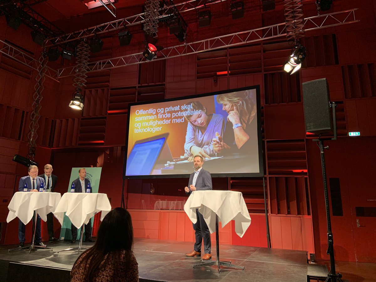 HeinKiann's tweet image. #DigitaltTopmøde er igang, og Jacob Bundsgaard slår på, at den digitale omstilling skal ske gennem stærkere offentlig og privat samarbejde om innovation #GovTechProgram @PUBLIC_Denmark
