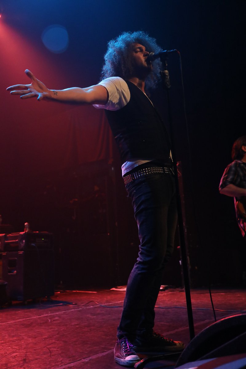 FourTripsAhead's tweet image. "Raise your heads to the sky!" 
#SEASONG #ANDTHEFIREWITHIN #FTALIVE