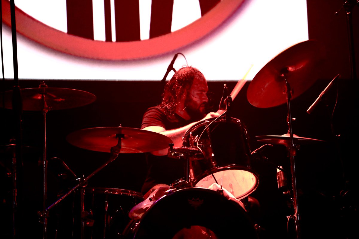 FourTripsAhead's tweet image. "Raise your heads to the sky!" 
#SEASONG #ANDTHEFIREWITHIN #FTALIVE