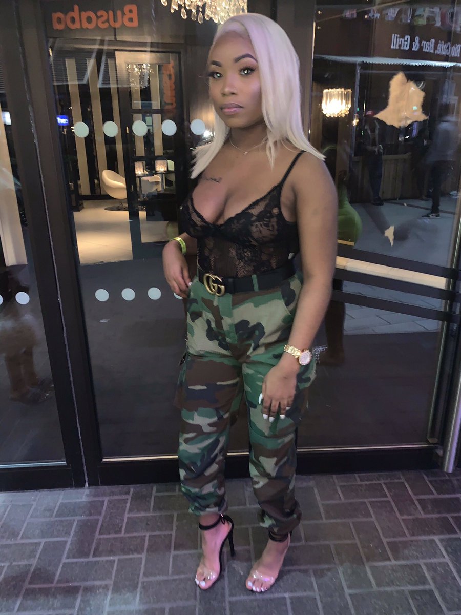 J_ldnn's tweet photo. @iam_Davido concert 🤩 https://t.co/ZG8JlR4DfV