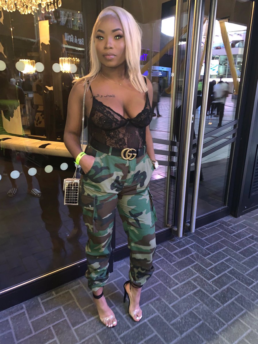 J_ldnn's tweet photo. @iam_Davido concert 🤩 https://t.co/ZG8JlR4DfV