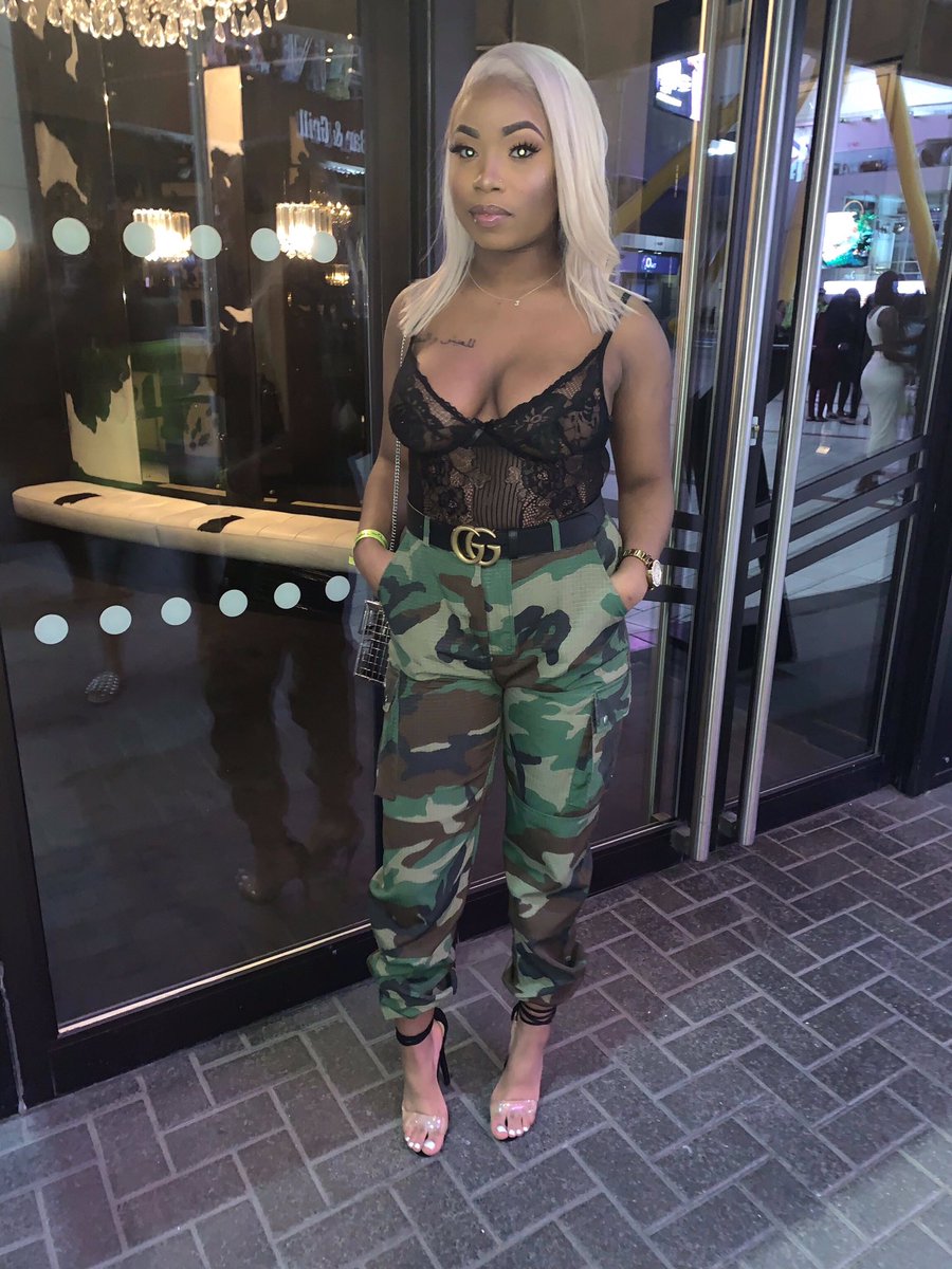 J_ldnn's tweet photo. @iam_Davido concert 🤩 https://t.co/ZG8JlR4DfV