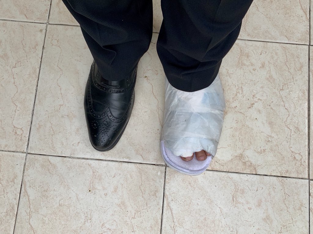 nitroreload's tweet photo. When your partner  needs your advice ....you go. Injured foot notwithstanding 😆😆. #CustomerFirst #LoveWhatYouDo #MakeEverythingCount https://t.co/HX8rDsIyRk