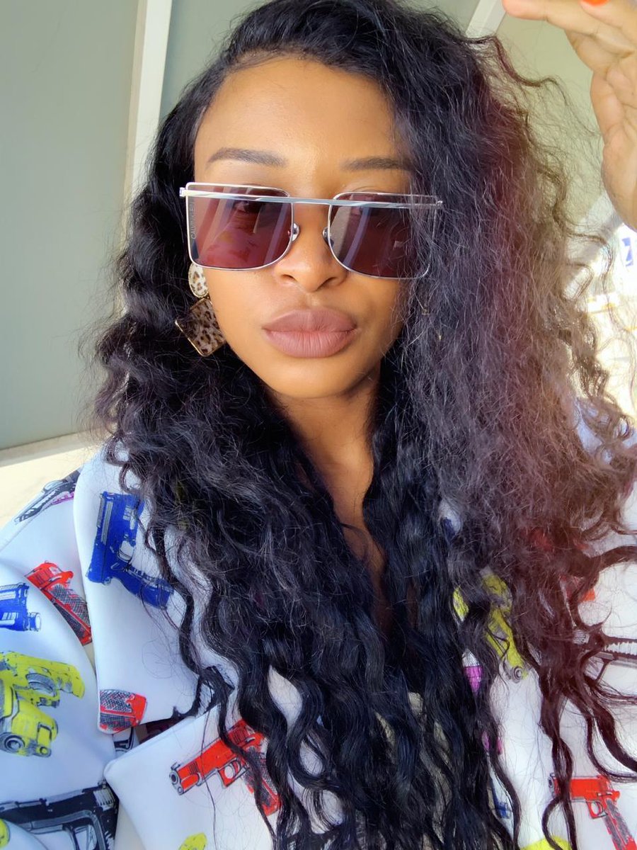 DJZinhle's tweet photo. No matter the occasion I can always rely on the Huawei #Psmart2019 to capture a great selfie, every time. #DareToBeDifferent https://t.co/Rr8W4eNE2q