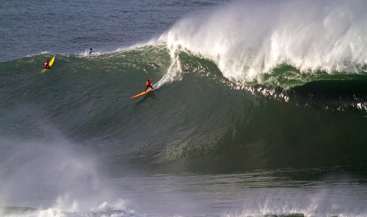 PlaneteSurf's tweet photo. Le #MavericksChallenge, 3e et dernière manche du Big Wave Tour 2018/2019, aura-t-il lieu ? ➡️ https://t.co/uxcOQoPWAW https://t.co/6tgQGfrezI