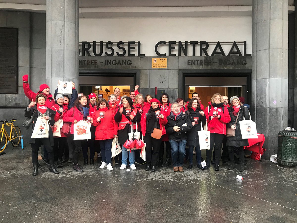 FGTB_Horval's tweet photo. Journée annuelle de l'égalité salariale ! Nous étions tous ce matin à la Gare Centrale !
#lesfemmessaventpourquoi #FGTBHorval https://t.co/BROxJ50uMH