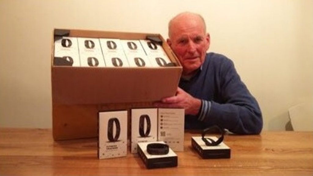 RTLnieuws's tweet image. Jeroens vader van bijna 80 bestelt 99 fitness trackers te veel, Twitter helpt hem rtlnieuws.nl/editienl/artik…