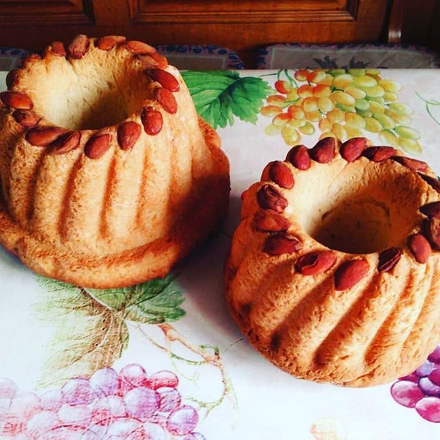 I_Love_Alsace's tweet photo. Un petit Kougelhopf ?
. 📸 @phil_nomad_vegan .
.
.
.
.
.
.
.
.
#kougelhopf #food #madeinalsace #madeinelsass #alsacezvous #alsacemylove #alsacefood #noelenalsace #alsacegram #alsace #traditionalsacienne https://t.co/CgSSifRjXx https://t.co/60k4JTrwtd