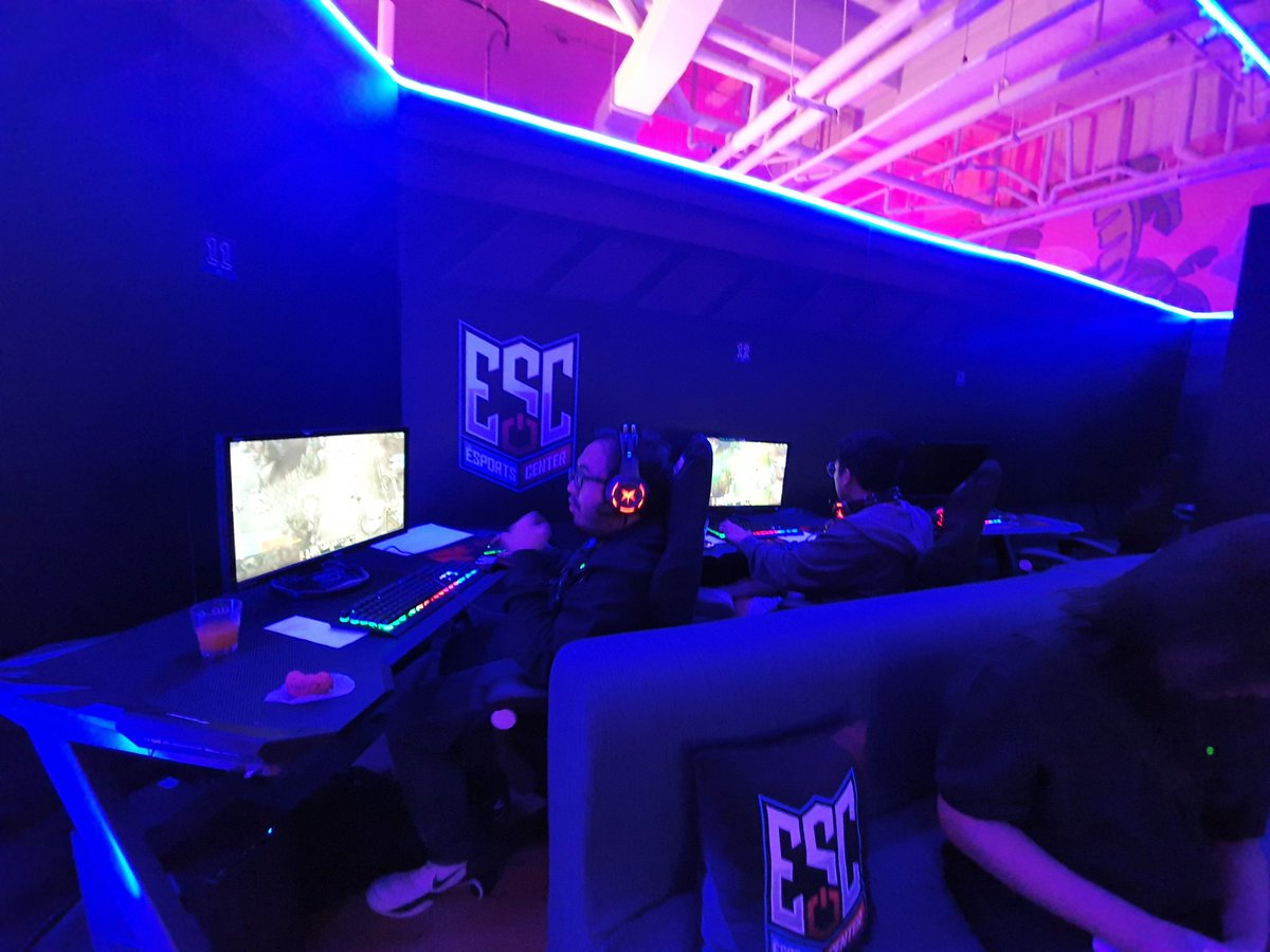 RikuCasts's tweet photo. Day 2 of the #LST viewing party hype! Bring yer friends! We got cozy sofas, donuts(thanks to @Arctikuno), PCs and drinks at The Esports Center!
Watch the main and community streams here:
https://t.co/Zl3uAhOYk2
Come on over at UP Town Center!
#TheESC #ConnectCompeteCreate https://t.co/1DT8uv0LUm