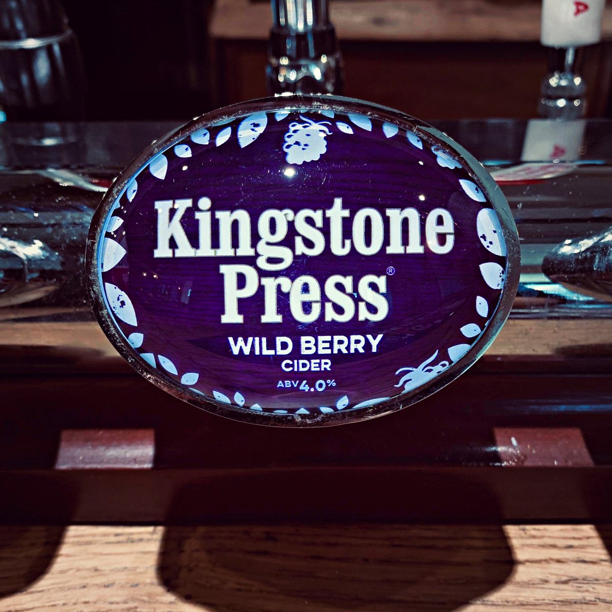 RailwayFairford's tweet photo. π·π· 10% off large glasses of house wine and draught pints, including our new addition Kingstone Press cider πΊπΊ 5 - 7pm Monday - Thursday. Cheers!! π» #kingstonepress #railwayinnfairford #offers #supportlocalbusinesses #pullapint https://t.co/hkqrcduBwC