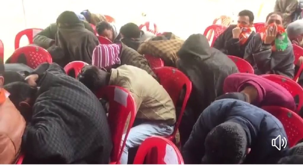 JKNC_sopore's tweet photo. BJP workers hide their faces during a party workers convention ahead of Lok Sabha polls in Srinagar.

#ModiBhakht https://t.co/yi0yFOrbFI