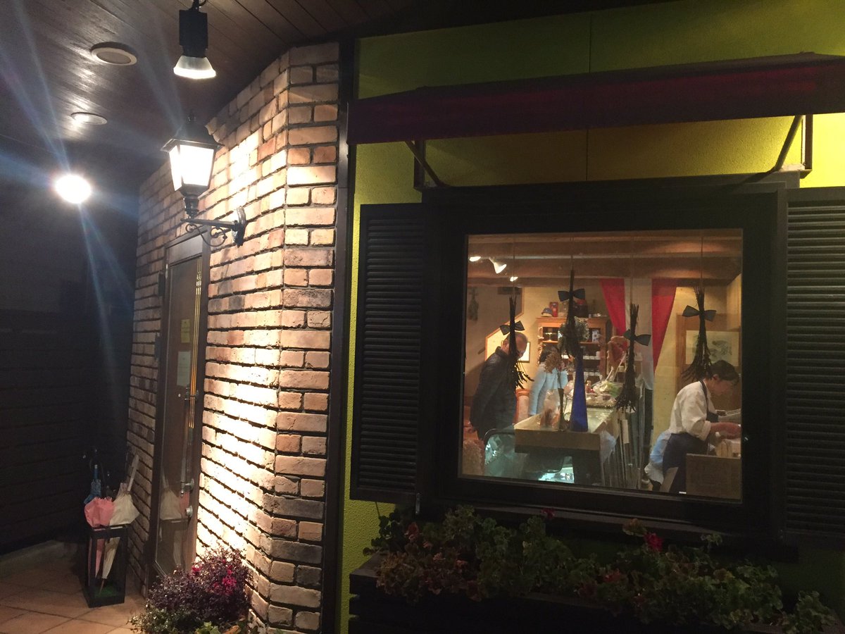 うたずき 人気店 新潟市西区坂井東 ヴィナーヴァルト でホワイトデーのお返し用ケーキや チョコを買う 店内に パティシエ見習い募集 ウィーン菓子 フランス菓子の基礎を学びたい人 就労目的はご遠慮下さい の張り紙がありやした Niigata
