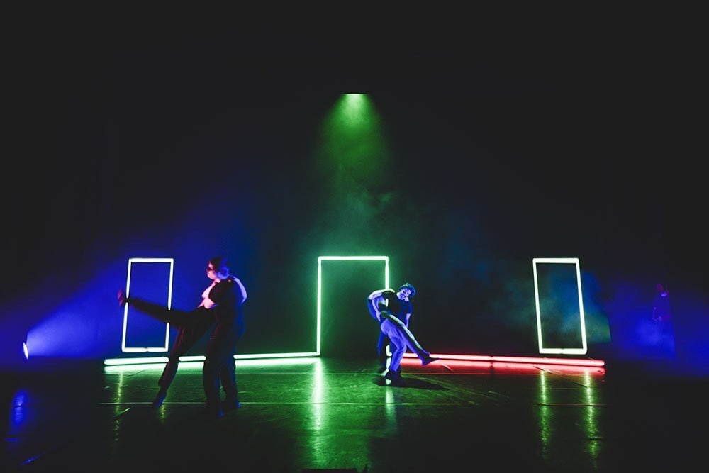 OpeningNight_'s tweet photo. #Review #IntoTheLight @HijinxTheatre @franticassembly "Bold and inspiring theatre" #HIntoTheLight #FranticAssembly https://t.co/B7N8sAPBfO https://t.co/fyIZm7QSrX