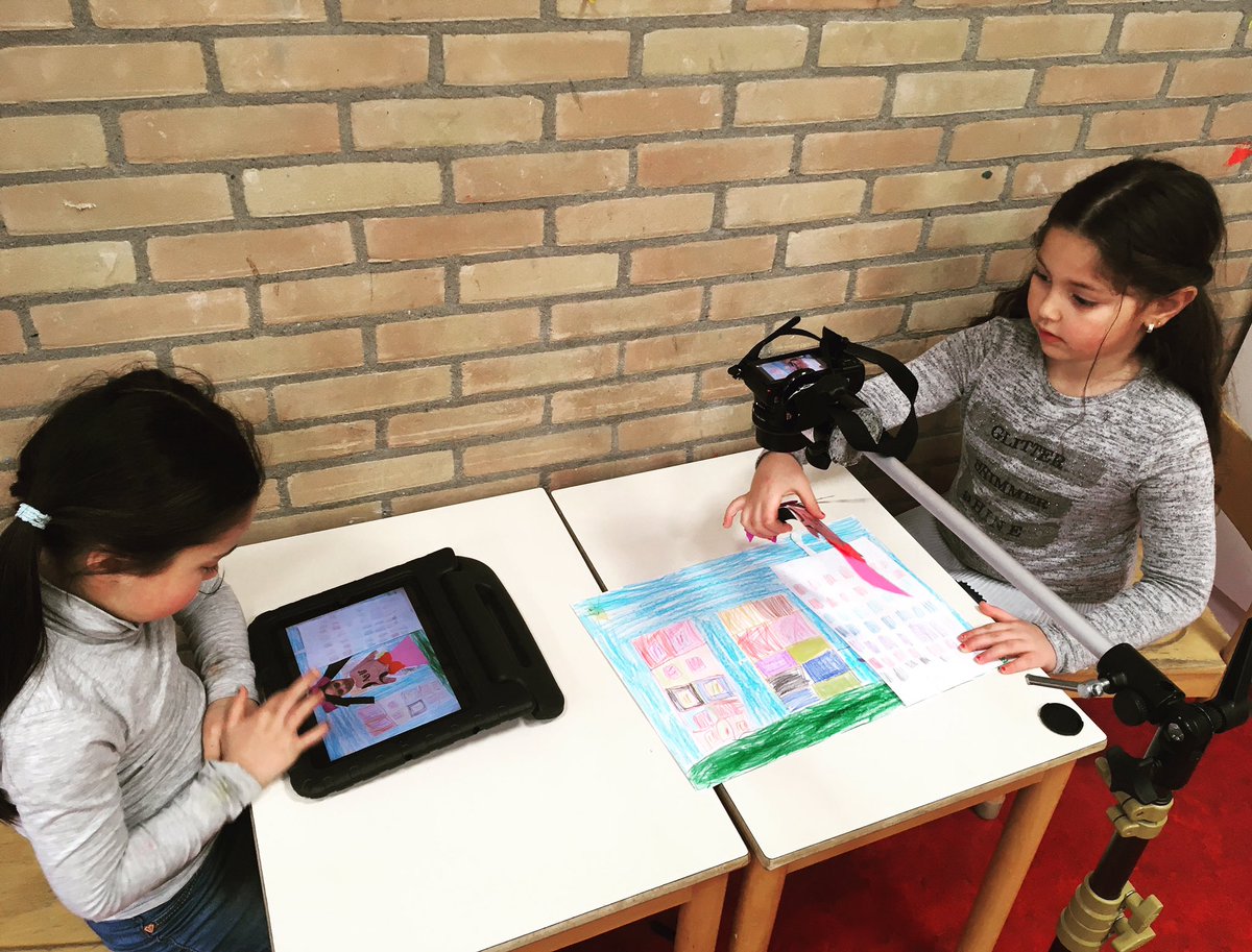 De kleuters van de Vierwindstreken maken zelf de foto’s voor hun animatiefilm.