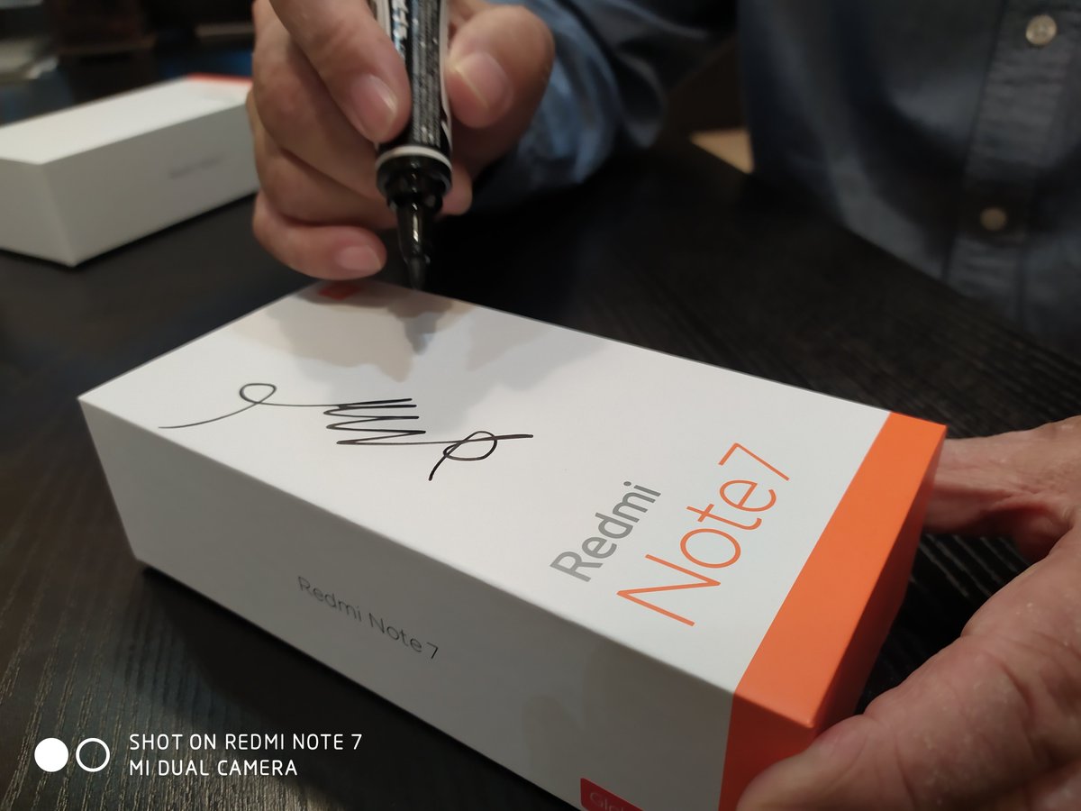XiangW_'s tweet image. Recently we&apos;ve launched #RedmiNote7 in a few global markets including Spain, France and Italy. Are you excited for it in your markets? RT to tell me why you love it, and I will pick a lucky Mi Fan to receive a signed version from me! 😁 #48MPforEveryone #NoMiWithoutYou