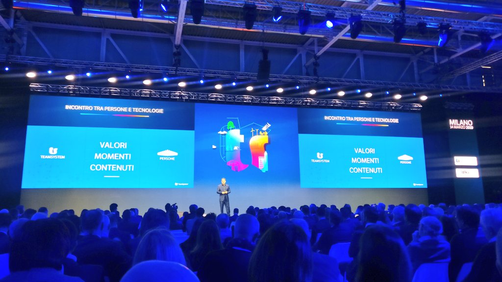 TeamSystemTalkS's tweet photo. Nella mattina del #Talks2019 Daniele Lombardo ci parla dell'incontro tra #persone e #tecnologie. Le parole chiave sono #valori, #momenti e #contenuti https://t.co/UWilx1Fp1z
