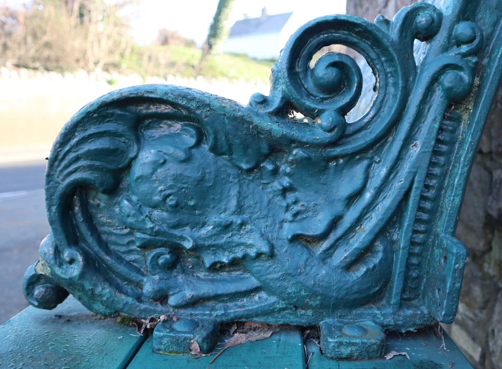 #ironworkthursday IWHER9796  bench with lovely fish and floral detail, located on Lake Hill #isleofwight. Probably originally one of many that used to line the #pier at Sandown. Could it be W. Macfarlane and Co. again? #Seafront #Sandownbay