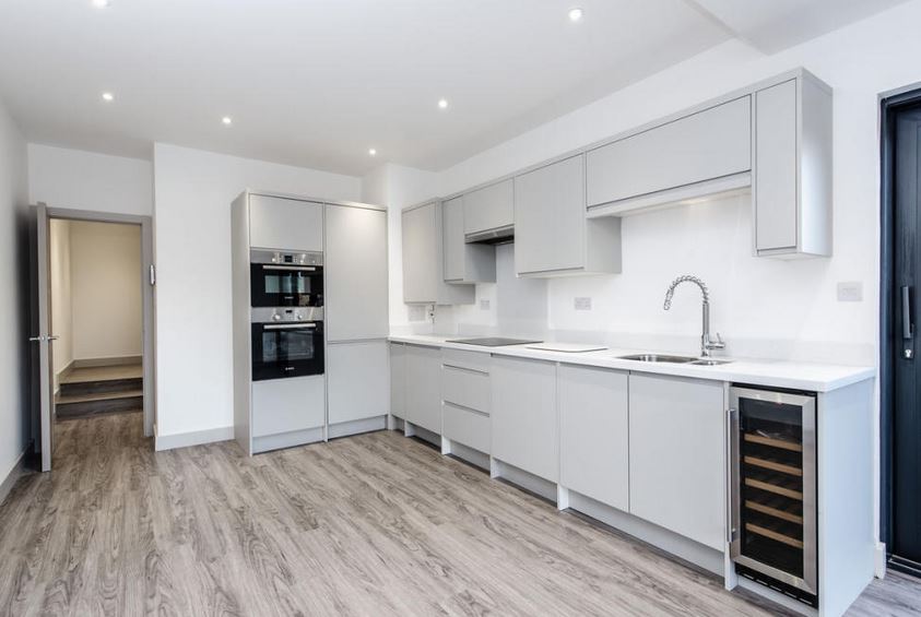 Caddingtons2's tweet image. For Sale; Kingston Road, SW19. One bedroom apartment with private terrace, close to South Wimbledon underground station. The property has been built to a very high quality and eligible for Help to Buy. Ready for immediate occupation. £450,000 caddingtons.com/kingston_road.…