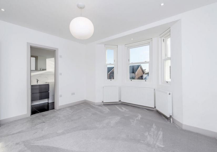 Caddingtons2's tweet image. For Sale; Kingston Road, SW19. One bedroom apartment with private terrace, close to South Wimbledon underground station. The property has been built to a very high quality and eligible for Help to Buy. Ready for immediate occupation. £450,000 caddingtons.com/kingston_road.…