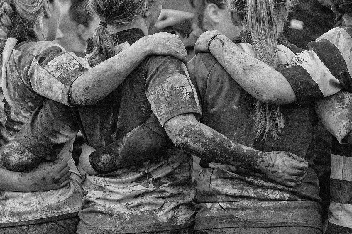 Herriko espazioak "trilogia" (1/3) Kiroldegia
Espazio publikoak konpartitzeko eremuak dira. Hori dela eta, garrantzitsua da euskarak hauetan tokia hartzea: hizkuntza-paisaia, musika eta, batez ere, hitz egiteko ohitura.

eranafarroa.eus/herriko-espazi…