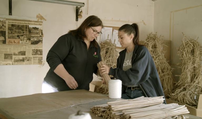 A LA CARTA | L’atleta🏃‍♀️<a href="/ConchaMontaner/">Concha Montaner</a> recorre la cara oculta de les falles: 🍩fer els forats del bunyols, 💥experimentar amb la pólvora, i plantar, amb orgull, 👩‍🎨un ninot de falla fet per ella mateixa. 

Descobreix-ho en el capítol de <a href="/MestresAPunt/">Mestres i aprenents</a>  

▶bit.ly/Mestres-aprene…