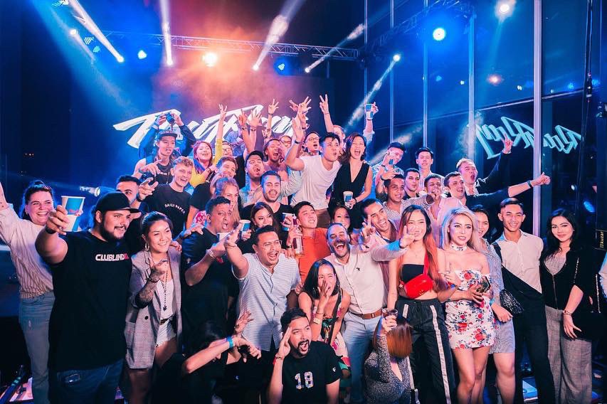 DJRayRay_Taiwan's tweet photo. Throwback playing at @deepblue_kl during @wiredmusicweek w/ all my families and friends! Thank you all for the maddest love and supports! SO MUCH FUN 💜
📸 by @vinodii @clublandkl
#djrayray #theLOOP #wiredmusicweek2019 #supermodifiedagency #BarongFamily #DeepBlueKL #kualalumpur https://t.co/awSeVFuAzK