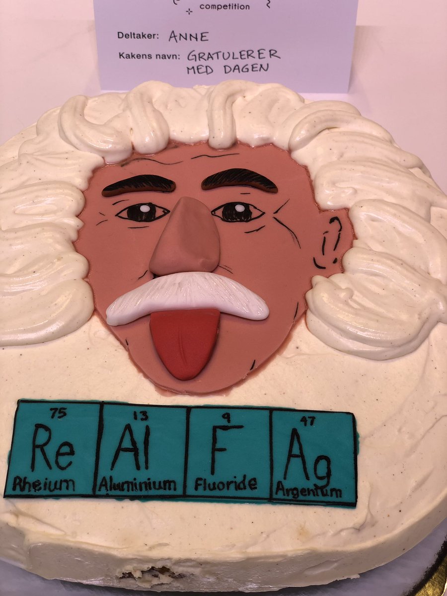 Gratulerer med dagen! I dag 14.3 er π-dagen og bursdagen til Albert Einstein og Vilhelm Bjerknes. Realfagsbiblioteket på UiO feirer med realfagskaker  #NerdyScienceCakes #AlbertEinstein #PiDay