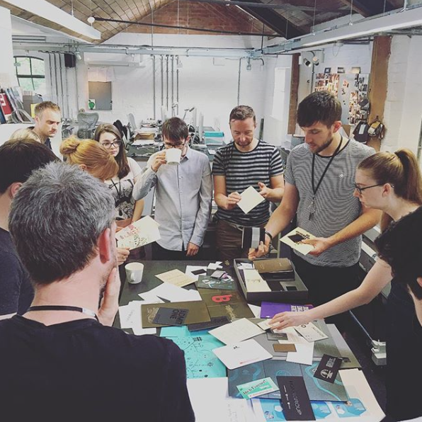 A14Print's tweet photo. The One-Off Agency enjoying the luxury A3 box of A14 print samples!
#foil #emboss #print #lithoprint #duplexglue #thermography #a14mybooks #notebooks #creativeprint #casebinding #colorplan #bookbinding https://t.co/2Rm3lRhyBW