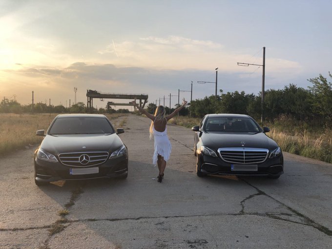 #ThingsRichPeopleDoDifferently💸  🏁Racing with🏎class: High-Heels👠 and Sexy-Dress💃  Grab the Pole-position<a href="/tag/thingsrichpeopledodifferently"class="tags">#ThingsRichPeopleDoDifferently</a>