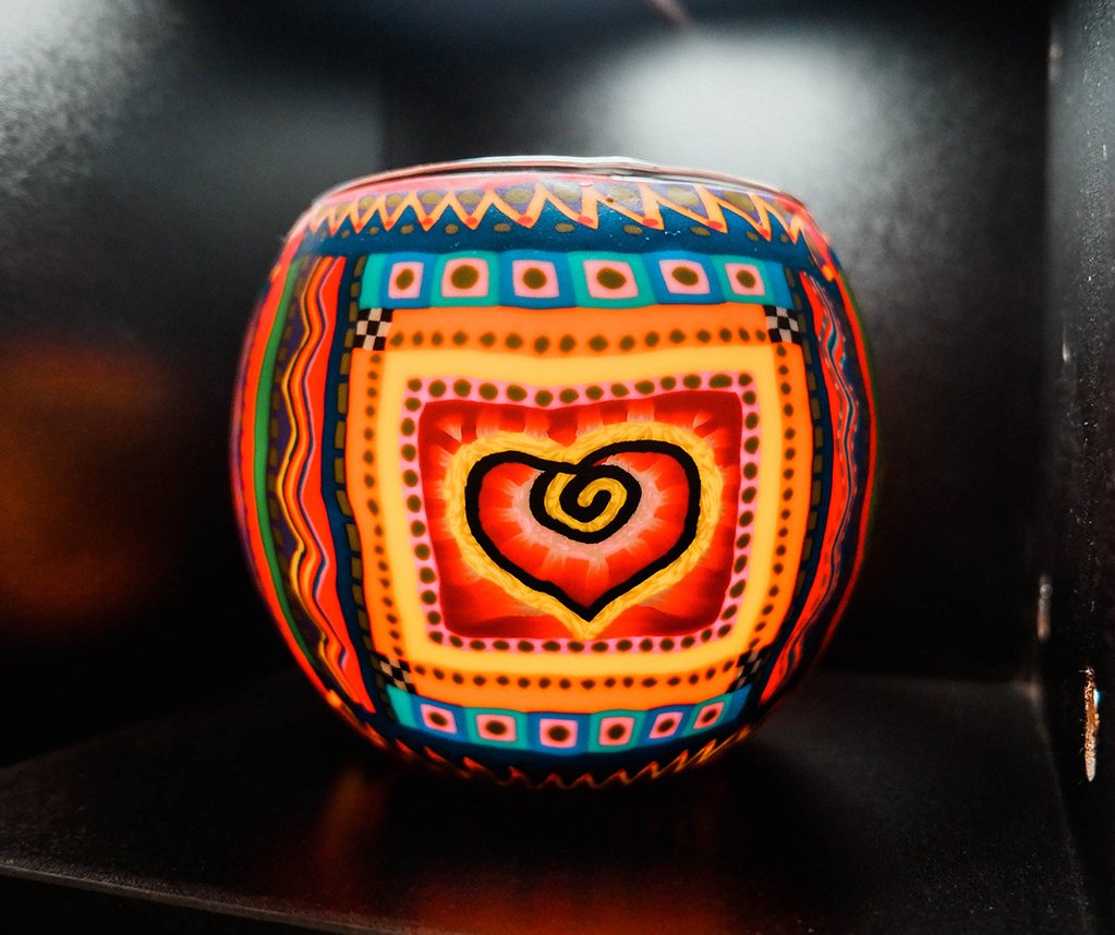 Present_Comp's tweet image. We loooove the artistic style of this glass tealight holder! Available on the website! #giftgiving #ethicalbusiness #conciousconsumer