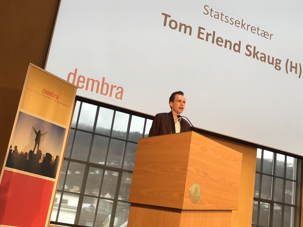 Dembra2's tweet photo. Statssekretær Tom Erlend Skaug med hilsen på dag 2 av Dembra-konferansen. Dembra vil være et sentralt virkemiddel i Regjeringens handlingsplan mot rasisme og etnisk og religiøs diskriminering, sier han. #dembra https://t.co/6FkYMwWfb5