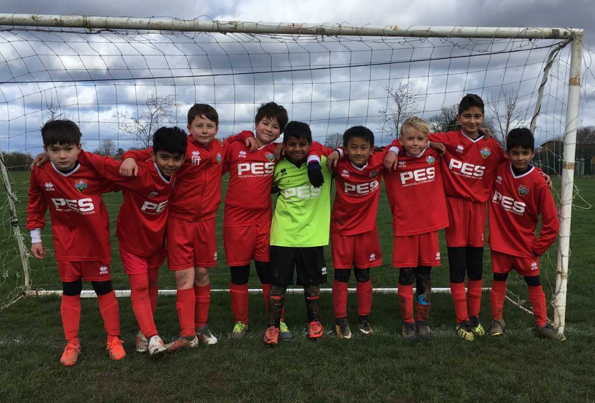 YOUTH FOOTBALL: <a href="/windsorfc/">Windsor FC</a> Royals Youth Under-13s (pictured in blue) beat Maidenhead Warriors - bit.ly/2HxYzpY - The #Windsor U10s (pictured in red) played some creative and attacking football against the same opposition.