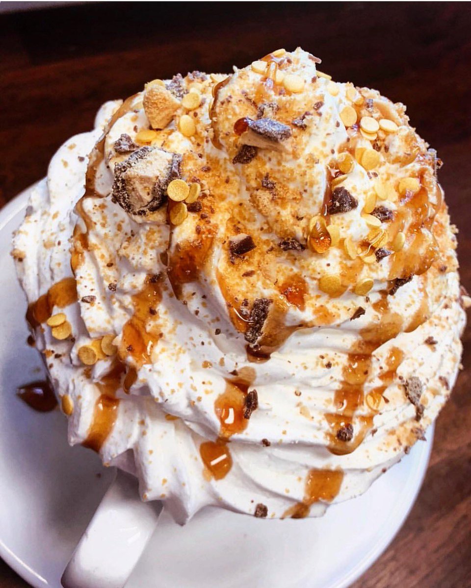 Thirsty Thursdays 2.0 with our seriously sweet Crunchie Caramel Latte! 😍👌🏻🔥 #thursdaythoughts #latte #crunchie