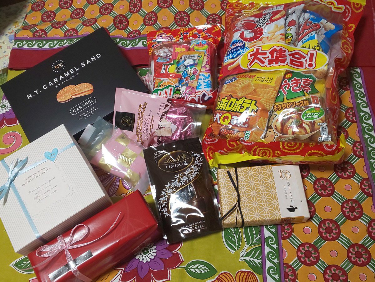 ホワイトデーのお返しもらった！一部新人後輩男子らがネタに走ってきた。普段私がどのように彼らに関わっているかわかる。 