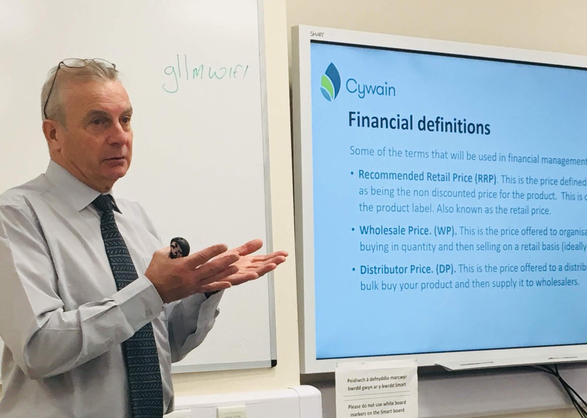cywain_mab's tweet image. #Gweithdy #Cyllid gyda Chris James @CIOTEKLtd heddiw #HWBDinbych #Denbigh #Finance #Workshop with Chris James today
#Accounts #FinanceTerminology 
I'w cynnal eto / Other dates:
18/03 - Hwlffordd / Haverfordwest
8/04 - Caerfyrddin / Carmarthen 
17/04 - Wrecsam / Wrexham