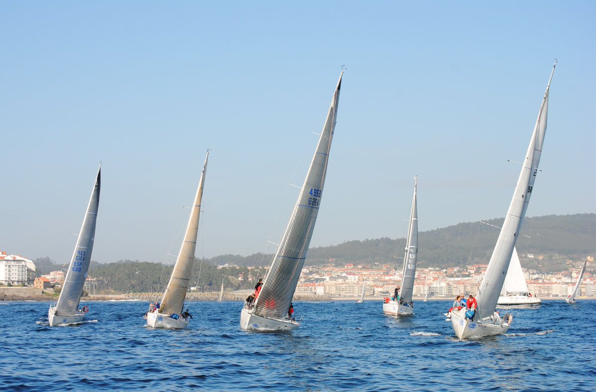 Con la cuarta etapa este sábado en Beluso, la Interclubes Ría de Pontevedra de Cruceros enfila las jornadas definitivas bit.ly/2T2BKg5 @icPontevedra #Vela #Deportes #regatas @SomosABANCA  @Landinformatica  @SSanxenxo @NorthSails @MurimarSeguros  #Bueu