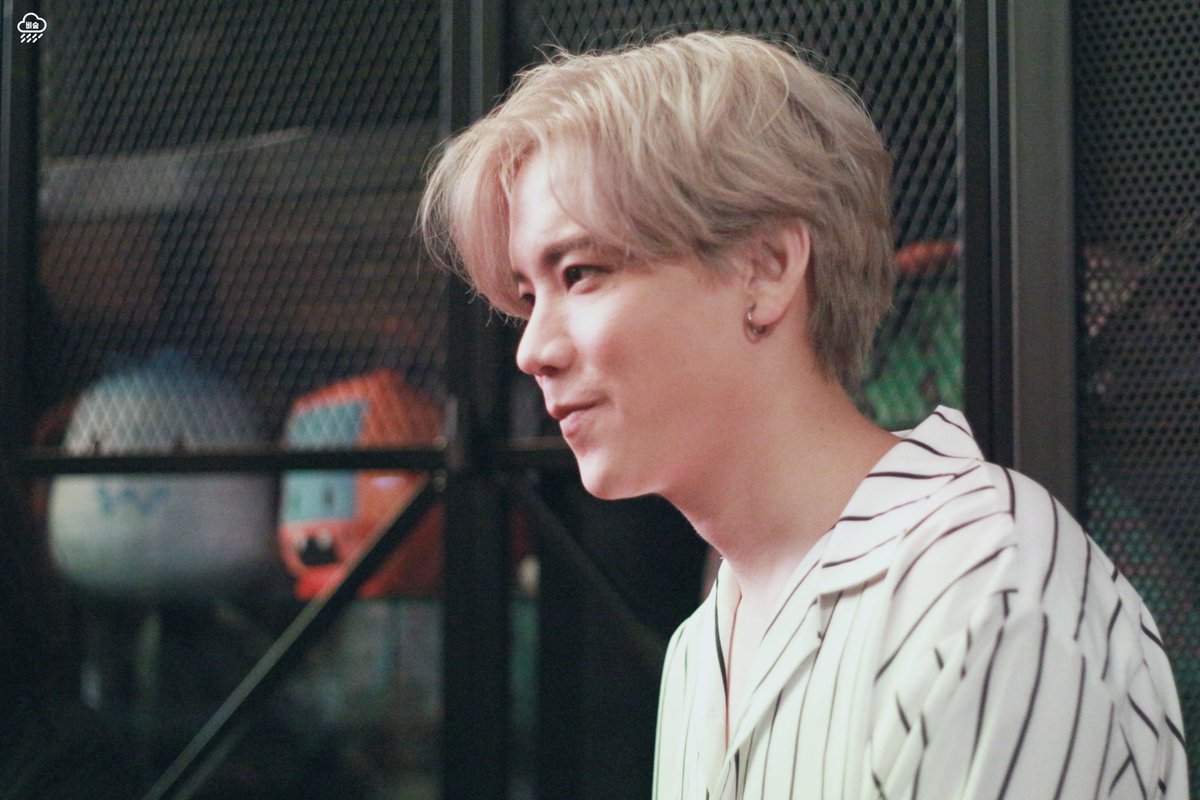 fnthwa's tweet photo. 20190217 AF8 Infinity Concert คชา นนทนันท์ 카차 논타난
ฉันเขียนบทกวีด้วยใจที่ความรักข้างเดียวมา และคุณเป็นบทกวีที่ฉันติดไม่ใด้ตลอดชีวิตค่ะ คุณเป็นโหมโรงบทกวีของฉันที่ฉันจะเขียนเครื่องหมายจุดลงไม่ใด้จนถึงจนที่สุดค่ะ
@KachaNontanun #AF8InfinityConcert #KachaNontanun #카차논타난 https://t.co/cGF3hD2Ghp