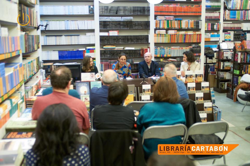 ACOCastrodeVig1's tweet photo. Na presentación de "As Ramonas" de Ana Cabaleiro no @Cartabon_Libr https://t.co/dISA6jJa7e