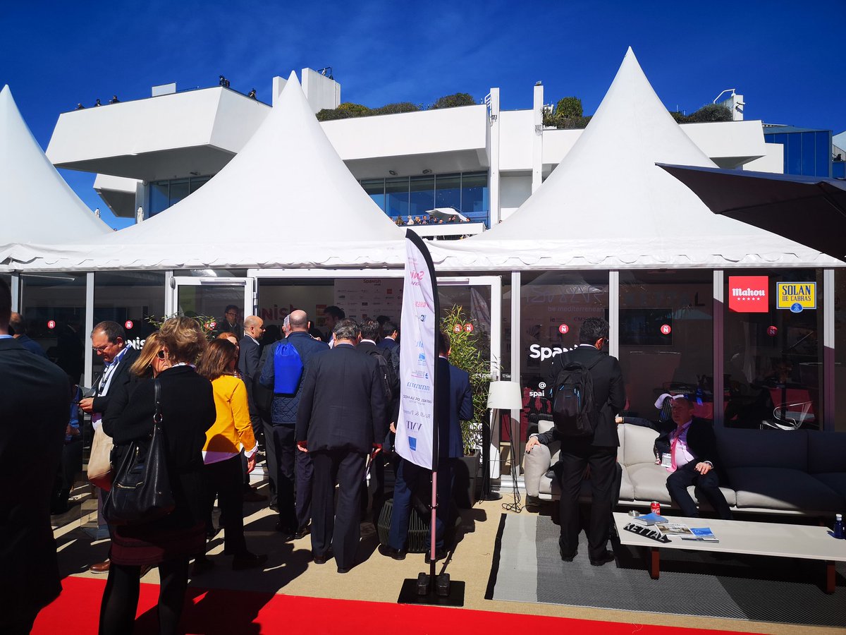 SpainAtMIPIM's tweet photo. 🍷 Join us at the Spanish Pavilion R9.K for the #SpanishConferenceMIPIM  networking cocktail. #MIPIM2019 #SpainAtMIPIM https://t.co/MzxZbLlaTV
