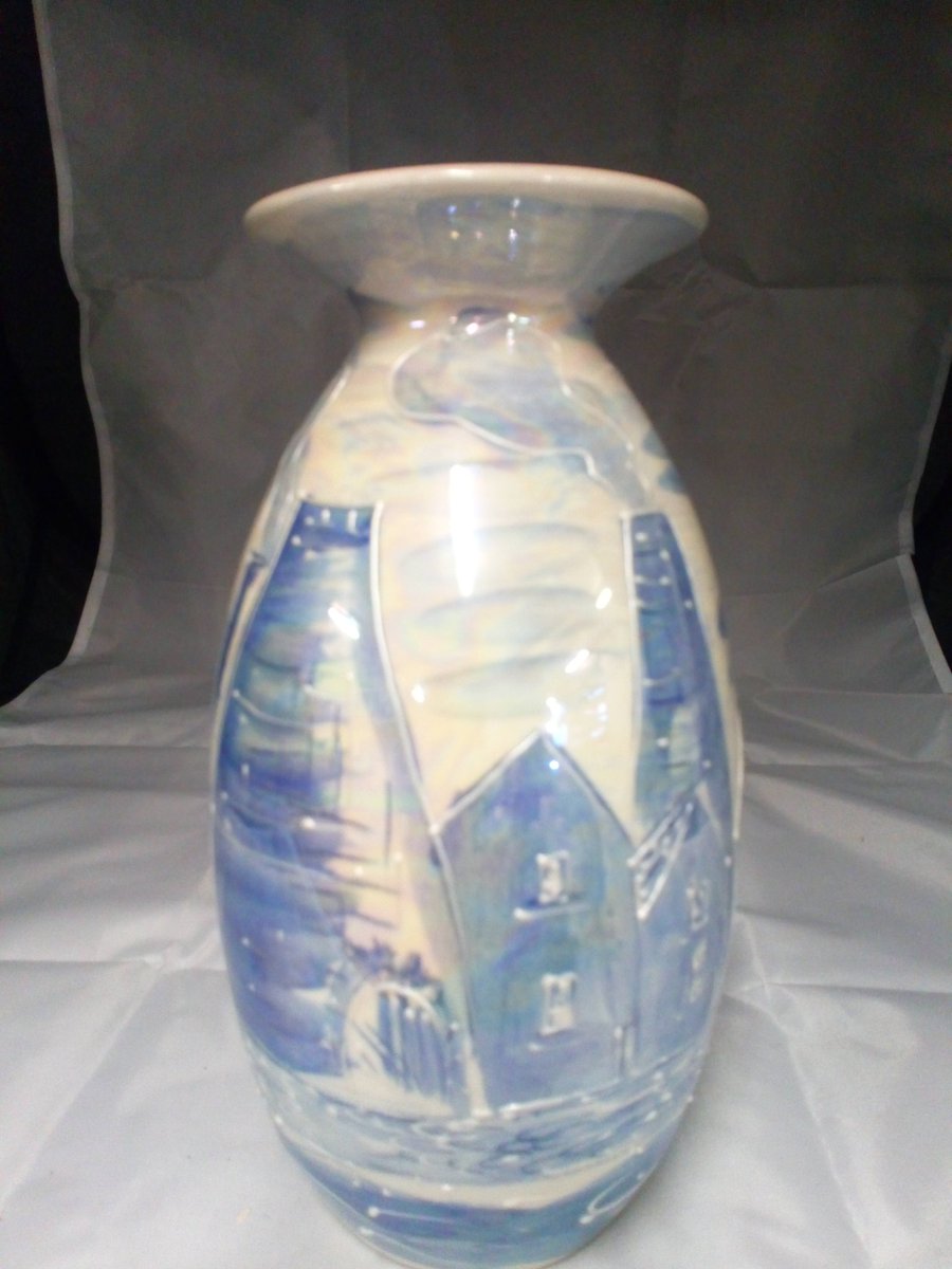 anitabharris's tweet photo. #ceramics #StokeOnTrent #Longton I've been telling everyone I am cutting back a bit and working only 5 days instead of 6 or 7 and find my self even #busier #potteryshop at our studio in Longton coming soon and who knows even a little visitor centre #watchthisspace https://t.co/TNXaHO07DO