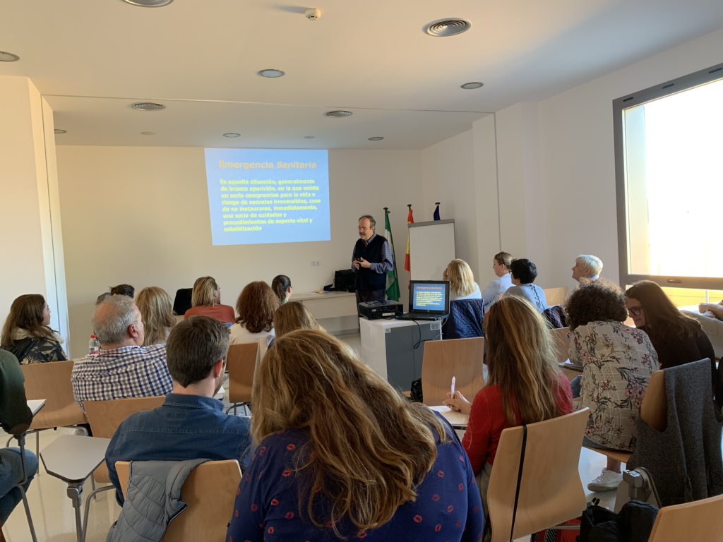 MasterCrisisUca's tweet photo. Realizando la actividad formativa dirigida a los profesionales del Hospital de Alta Resolución de Vejer de la Frontera sobre #patología_tiempo_dependiente y #emergencia_vital: atención inicial y resolución en equipo. @Fundacion_FUECA @univcadiz https://t.co/N8HXegyzgI
