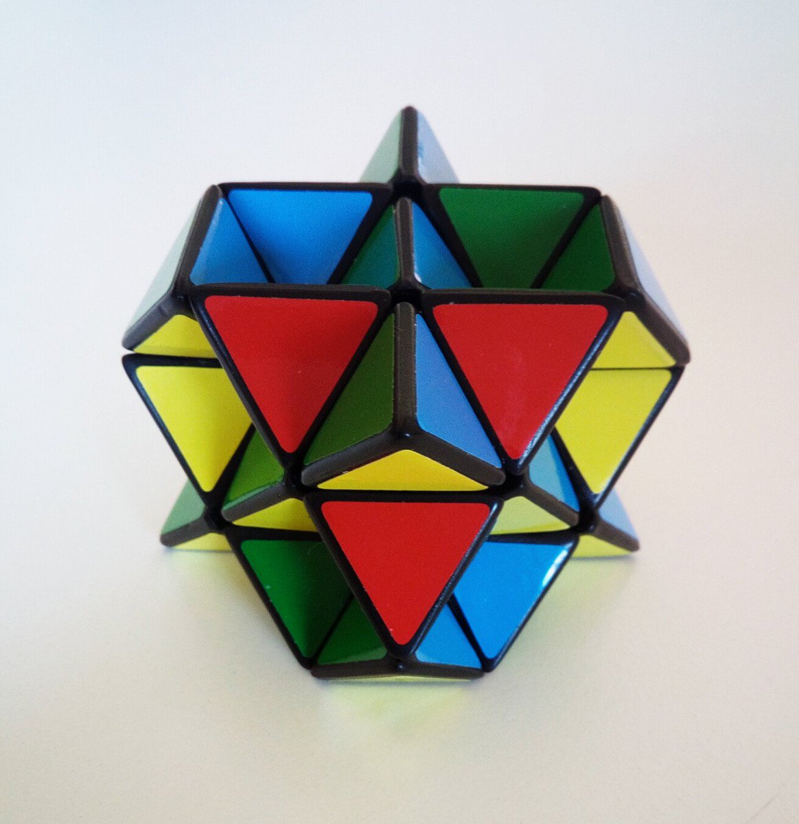 kdkube's tweet photo. TwentySix cube, la cuarta dimensión del piraminx, espero que os guste 💛 https://t.co/yqi64vp6dx